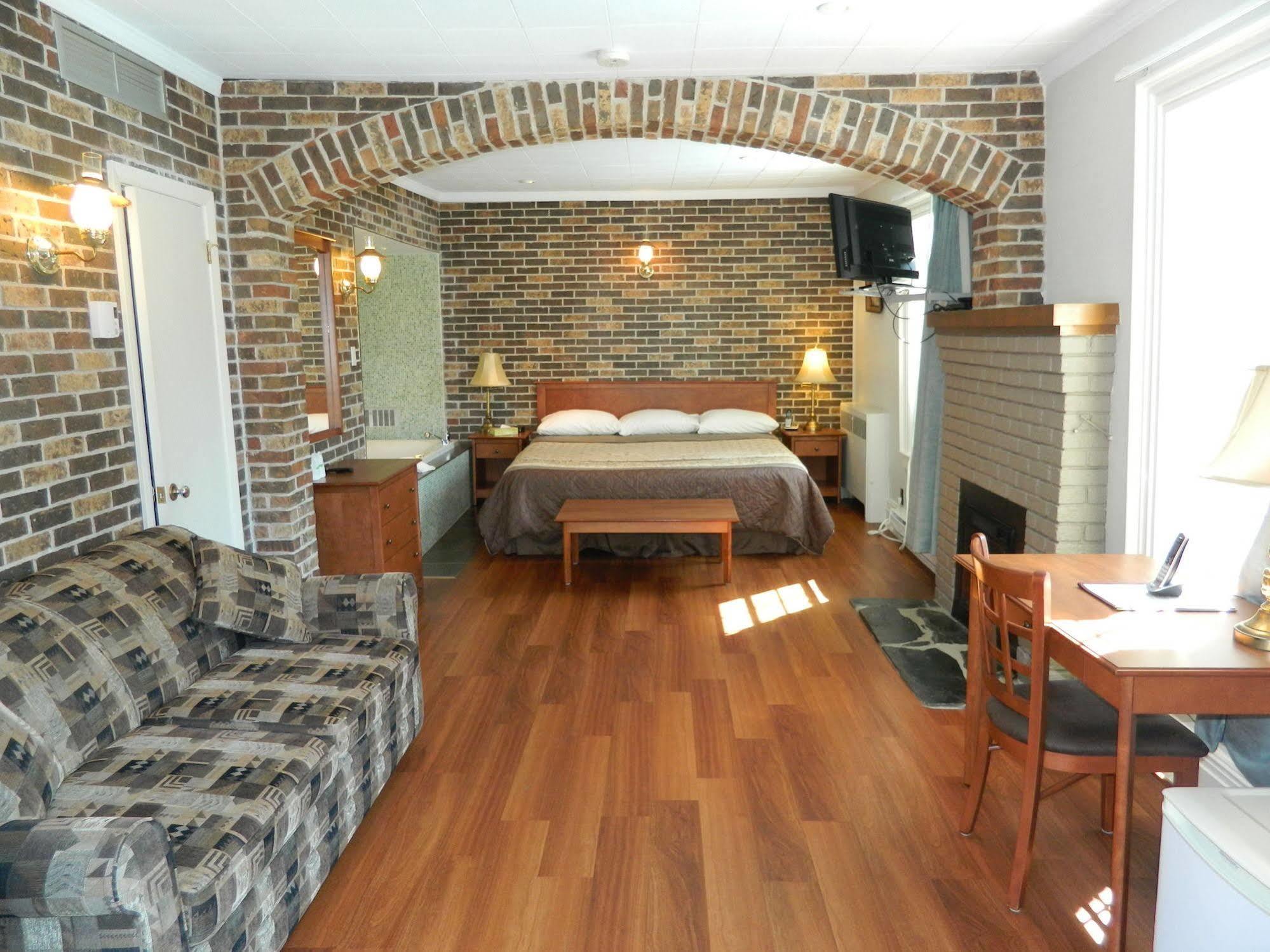 Motel & Hotel La Paysanne Sherbrooke Kültér fotó